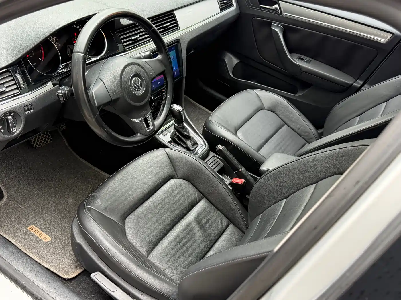 Volkswagen Bora 2013 1.6L Automatic Comfort Model фото 7
