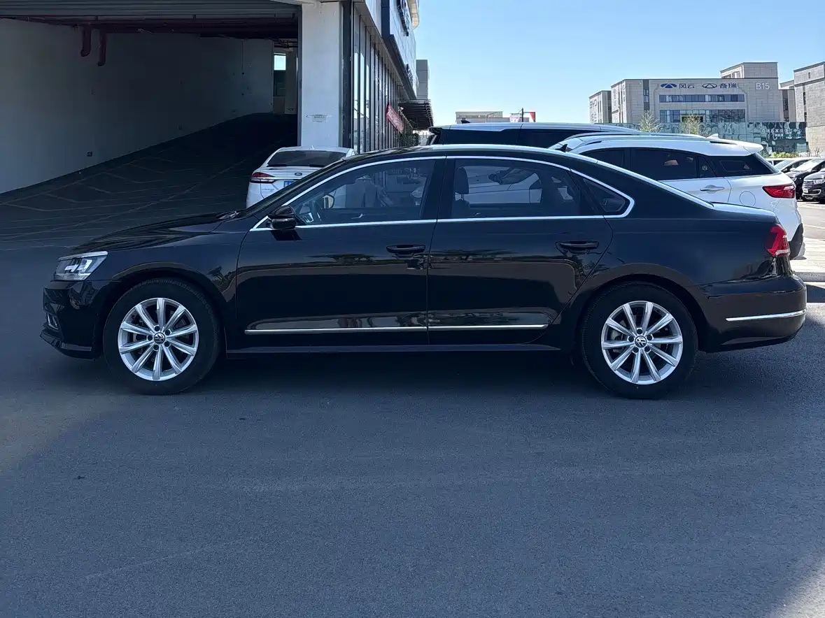 Volkswagen Passat 2017 330TSI DSG Prestige фото 3
