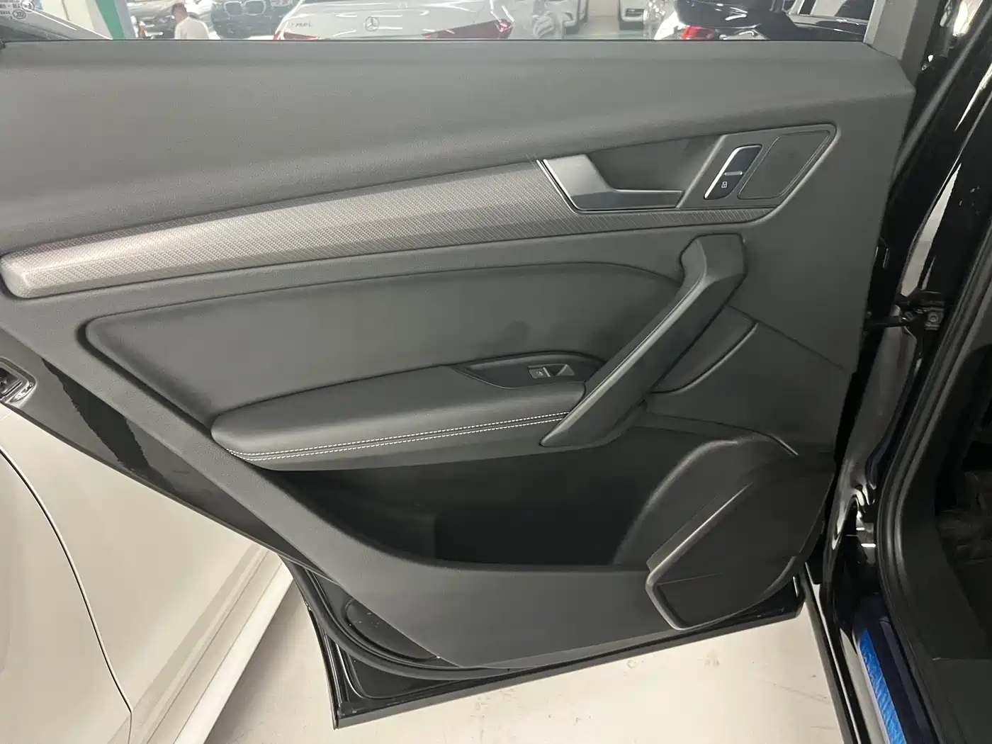 Audi Q5L 2024 Model 40 TFSI Luxury Dynamic фото 8