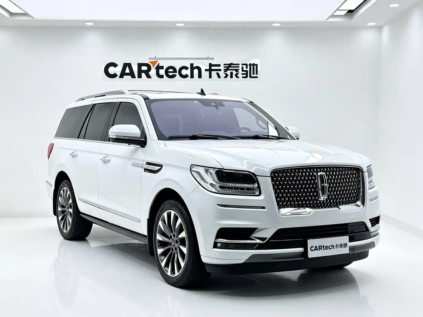 Фото 3 - Lincoln Navigator