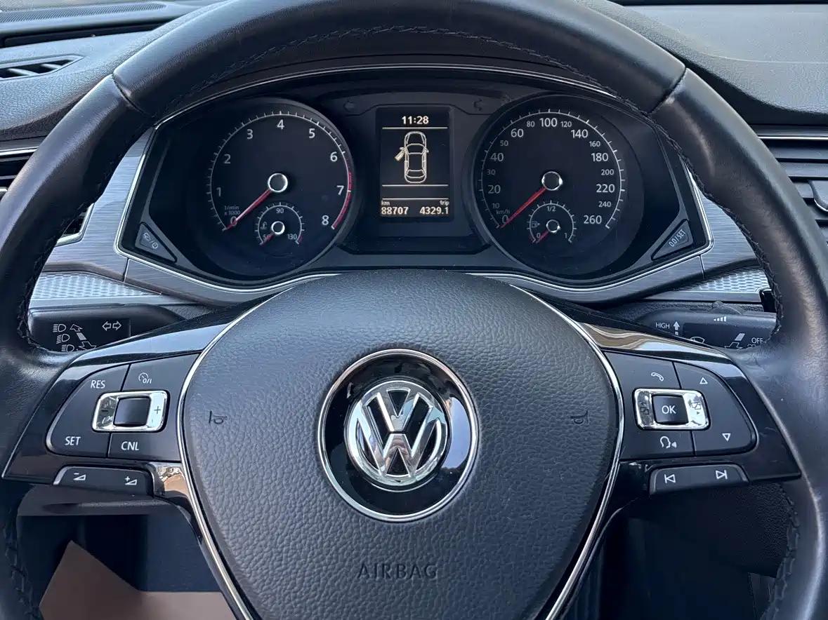 Volkswagen Passat 2017 330TSI DSG Prestige фото 12