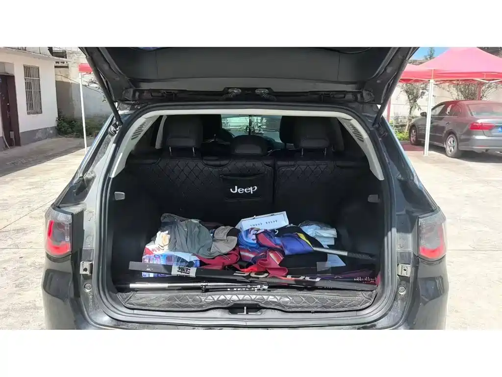 Фото 4 - Jeep Compass