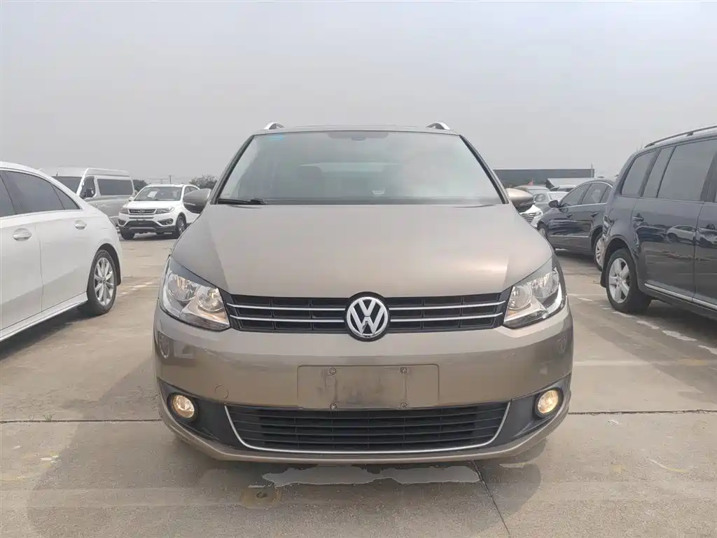 Volkswagen Touran 2015 1.4T DSG Comfort Edition 5-seater фото 3