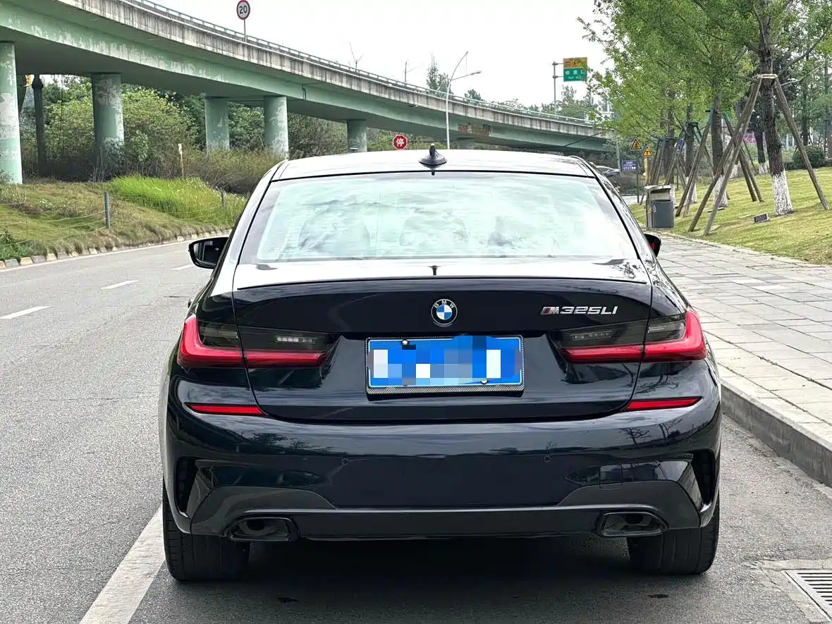 Photo 4 - BMW 3 Series