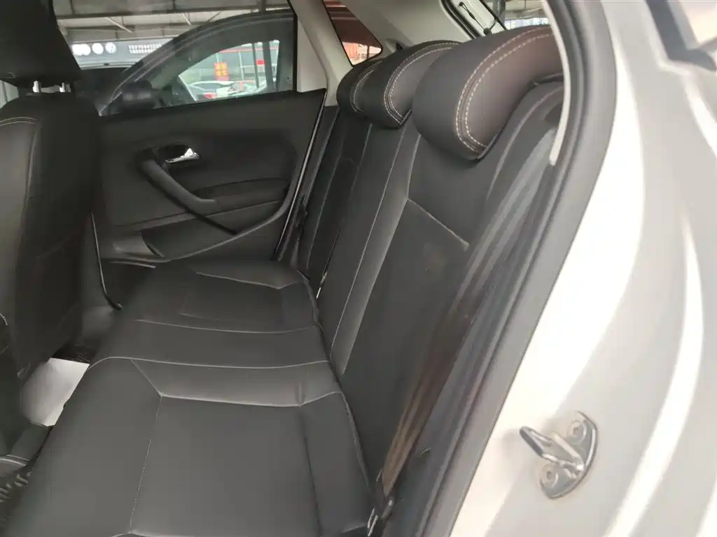 Volkswagen Polo 2016 1.4L Automatic Trend фото 17
