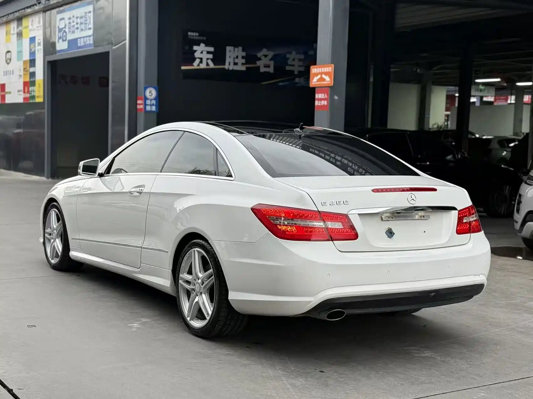 Фото 8 - Mercedes-Benz E-Class (Import)