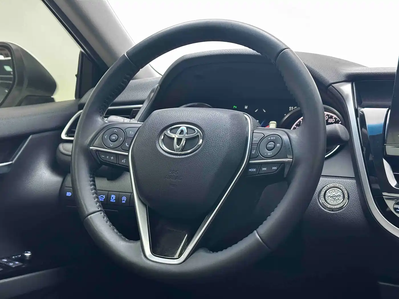 Toyota Camry 2023 2.0G Luxury Edition фото 12