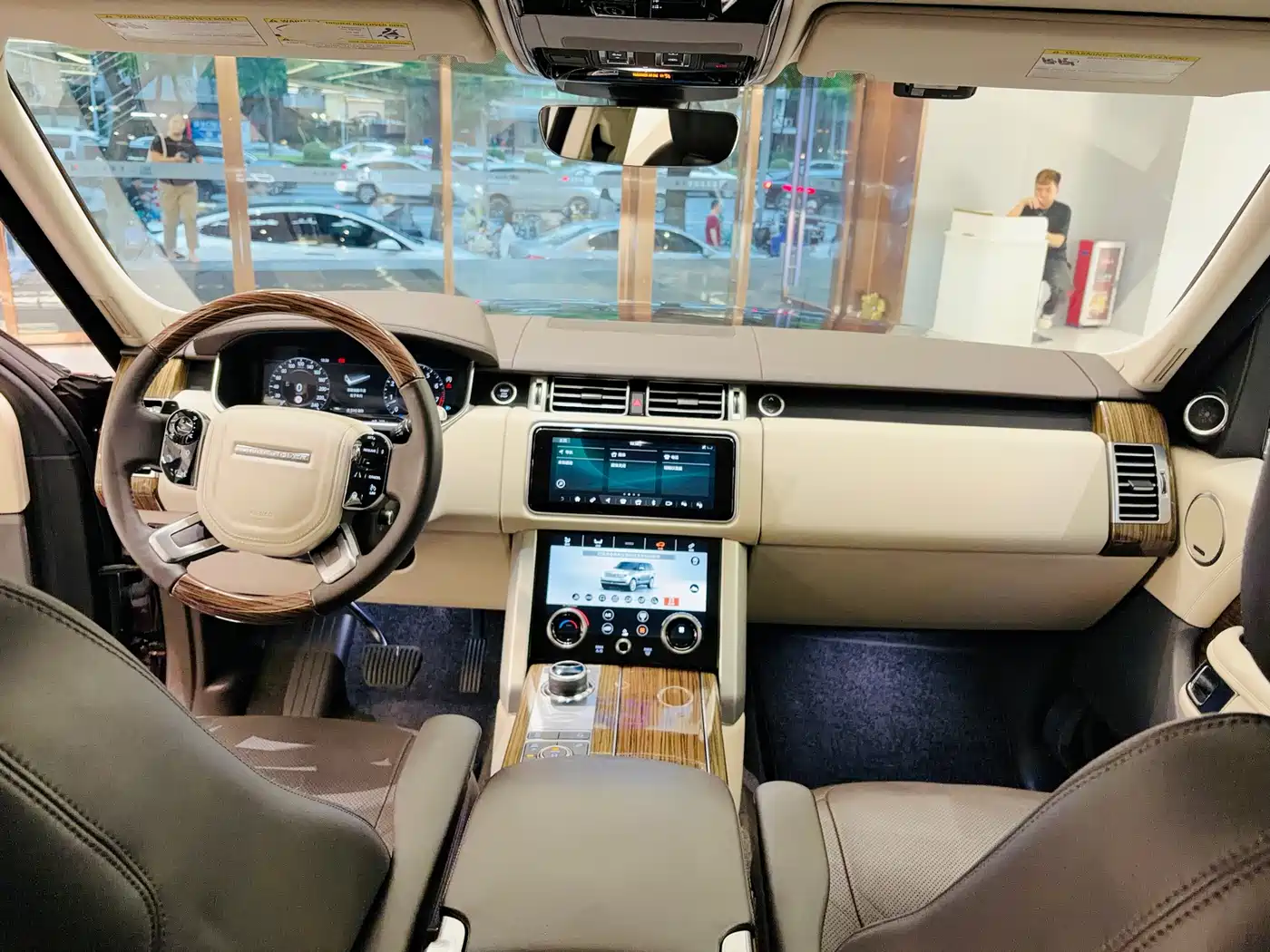 Land Rover Range Rover 2019 3.0 SCV6 Heritage Edition фото 8