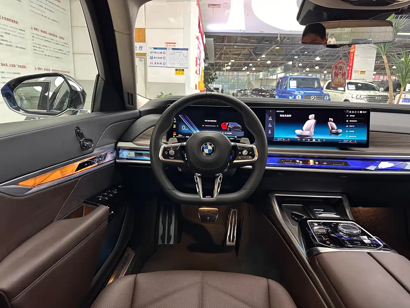 BMW 7 Series 2023 Model 735Li M Sport Package фото 18
