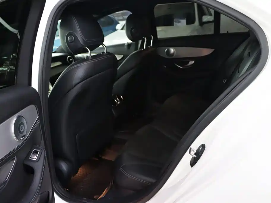 صورة 5 - Mercedes-Benz C-Class