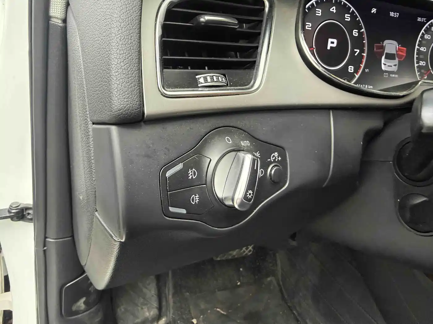 Audi A4L 2013 35 TFSI Automatic Comfort фото 6