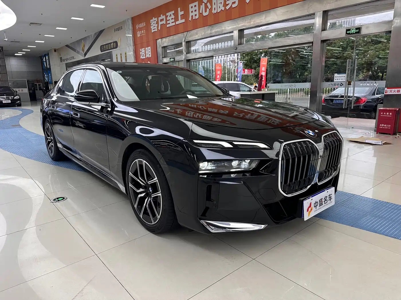 BMW 7 Series 2023 Model 735Li M Sport Package фото 4