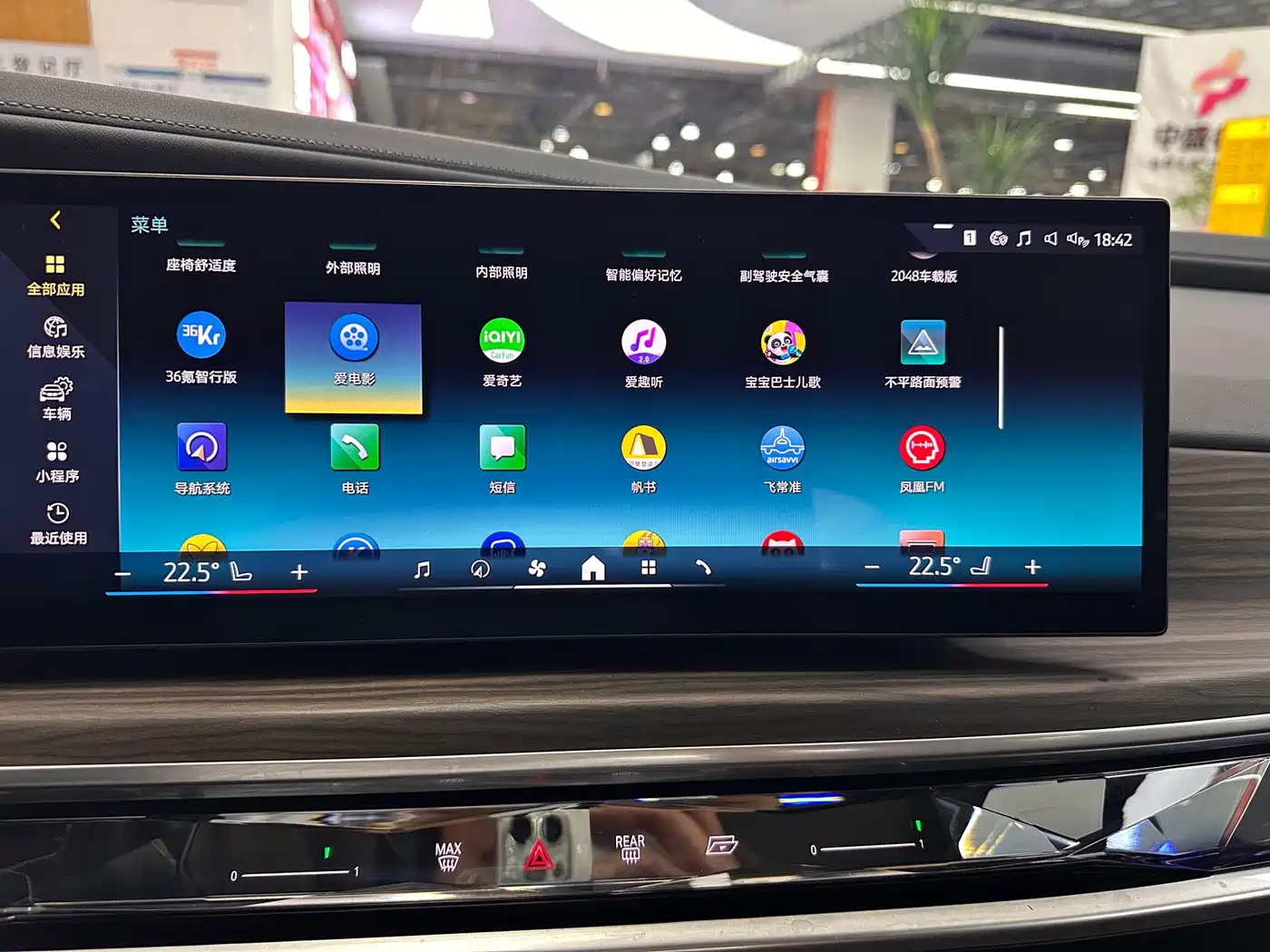 BMW 7 Series 2023 Model 735Li M Sport Package фото 25