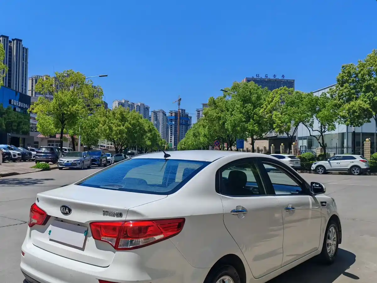 Kia K2 2015 Sedan 1.4L MT GLS фото 9