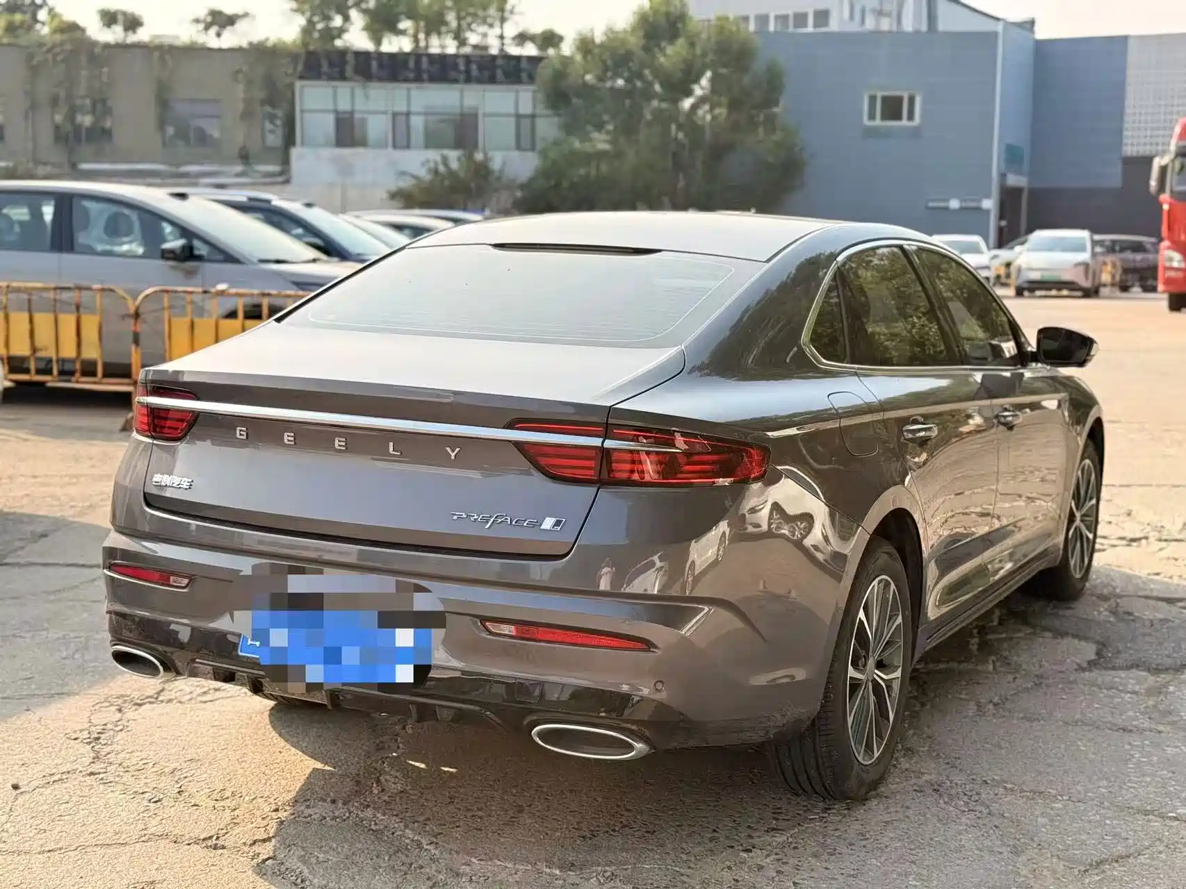 Фото 4 - Geely Preface