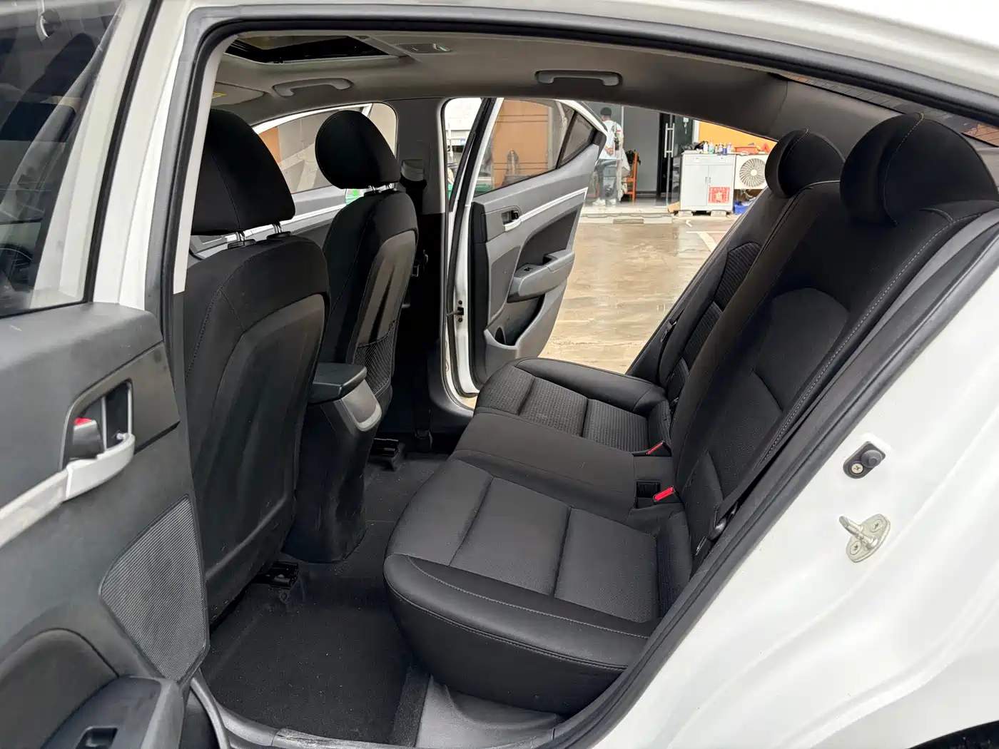 Hyundai Elantra 2018 1.6L Automatic 15th Anniversary Special Edition фото 13