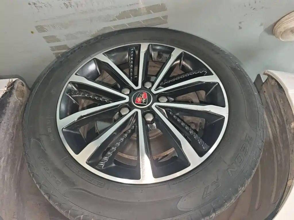 Фото 23 - Roewe i5