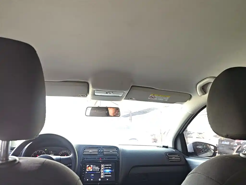 Volkswagen Polo 2018 1.5L Manual Safe Drive фото 18