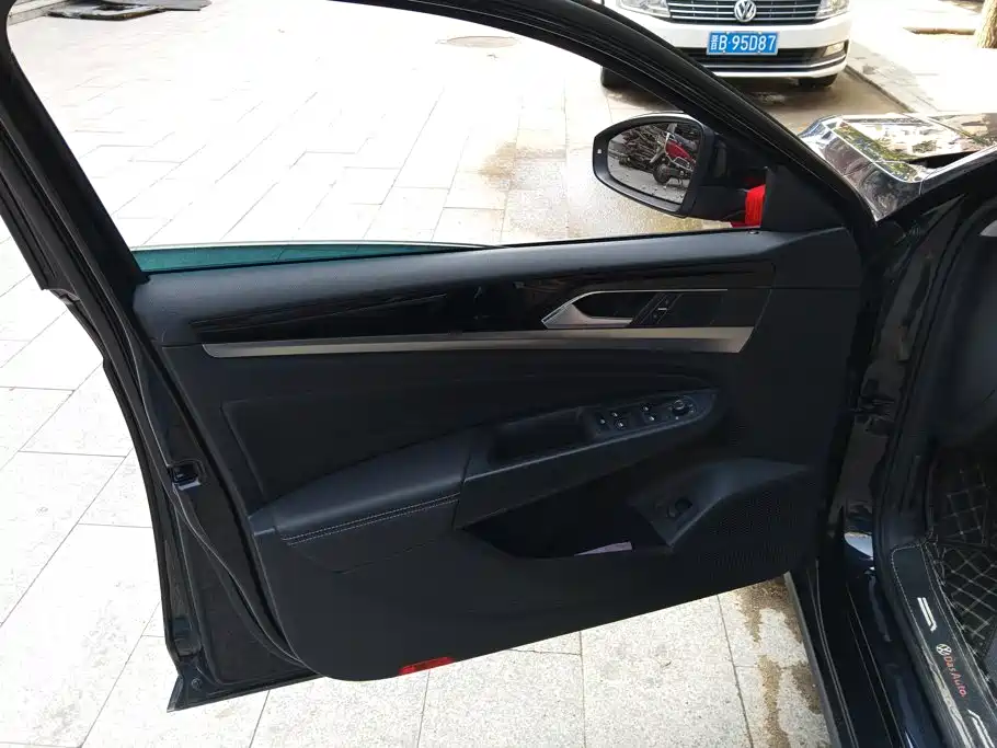 Фото 7 - Volkswagen Passat