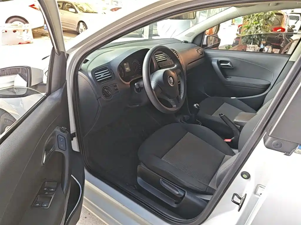 Volkswagen Polo 2018 1.5L Manual Safe Drive фото 16