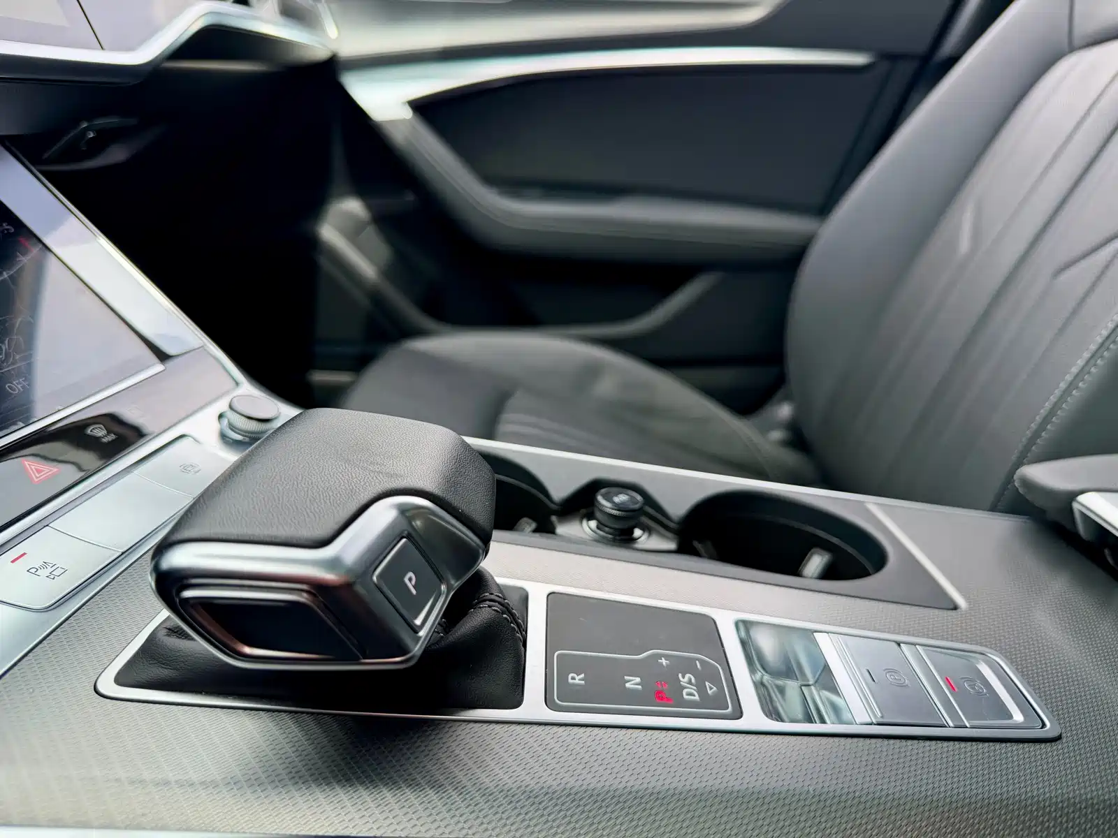Photo 15 - Audi A6 (Import)
