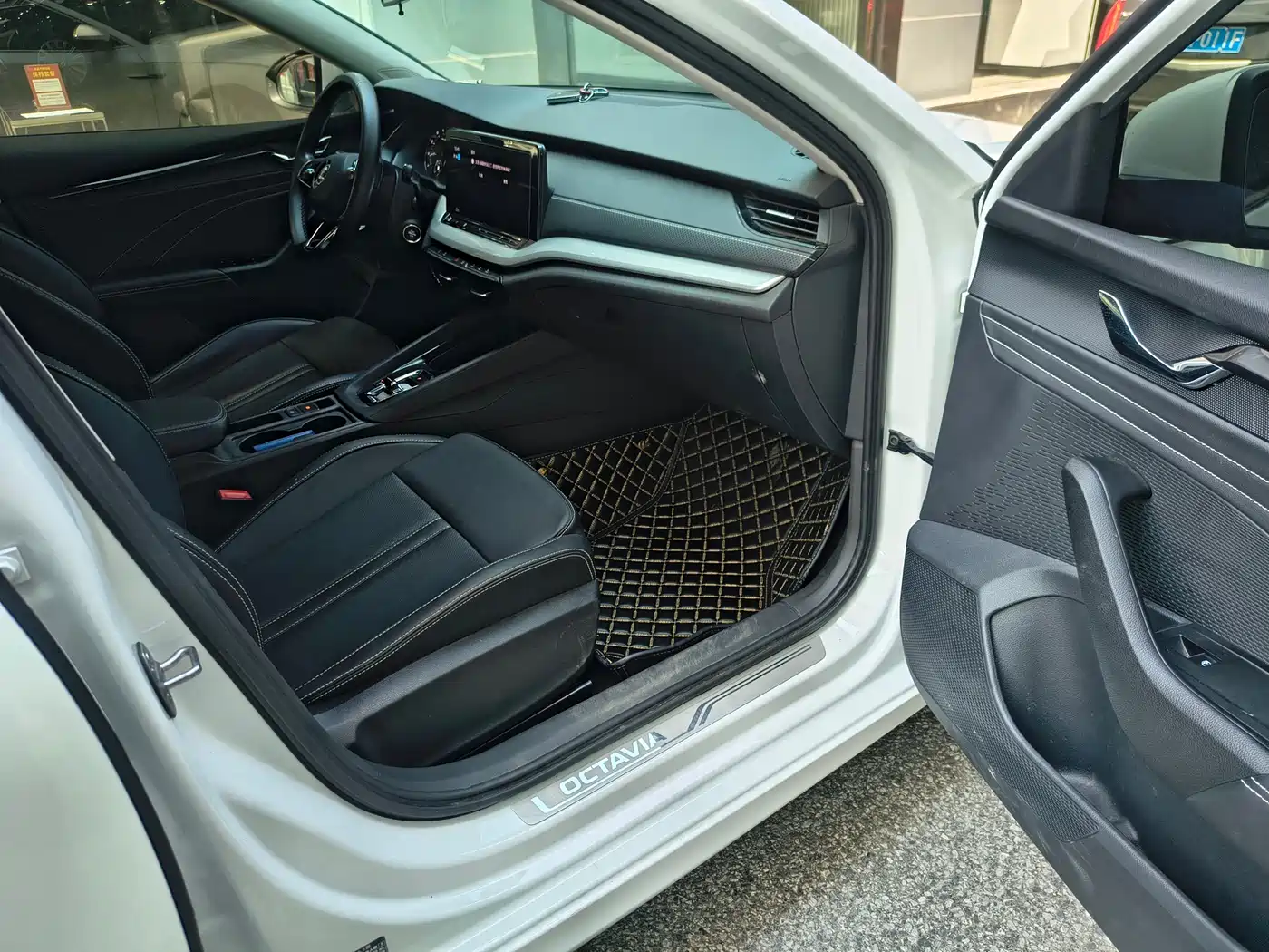 Škoda Octavia 2023 PRO TSI280 Premium Edition фото 18