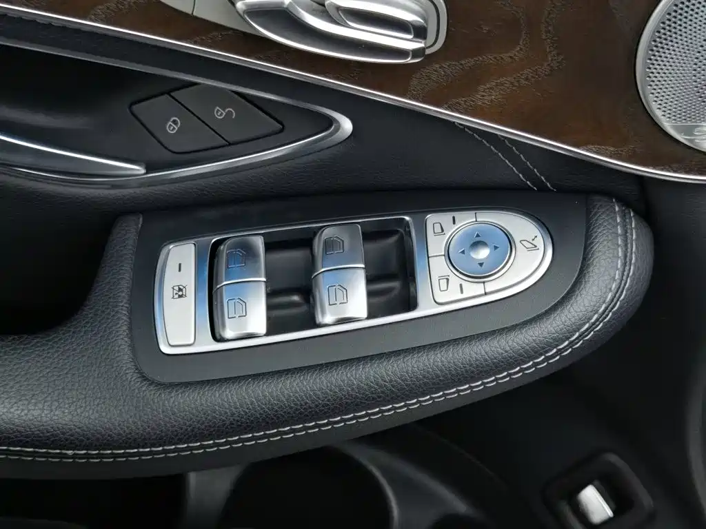Фото 9 - Mercedes-Benz GLC