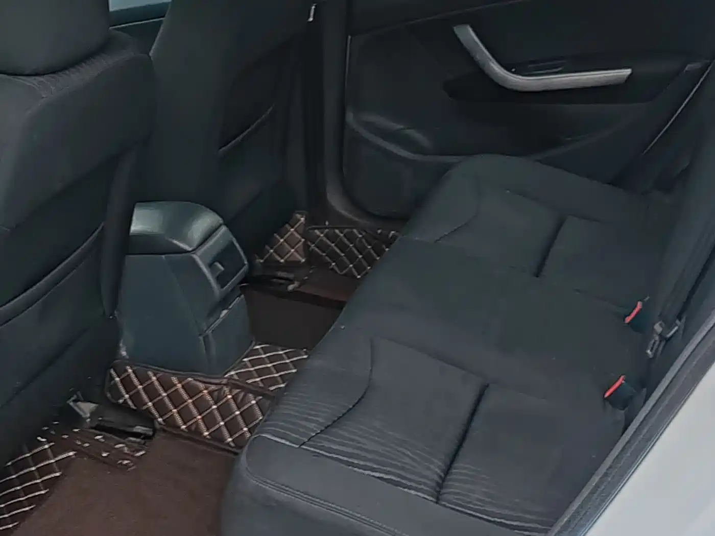 Peugeot 408 2013 1.6L Automatic Comfort Edition фото 8