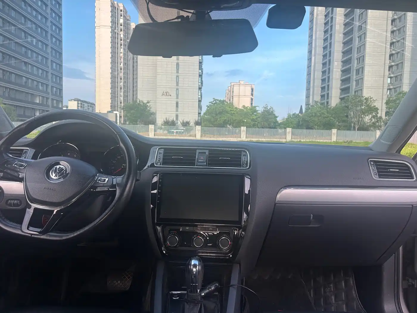 Volkswagen Sagitar 2018 1.6L Automatic Comfort фото 9