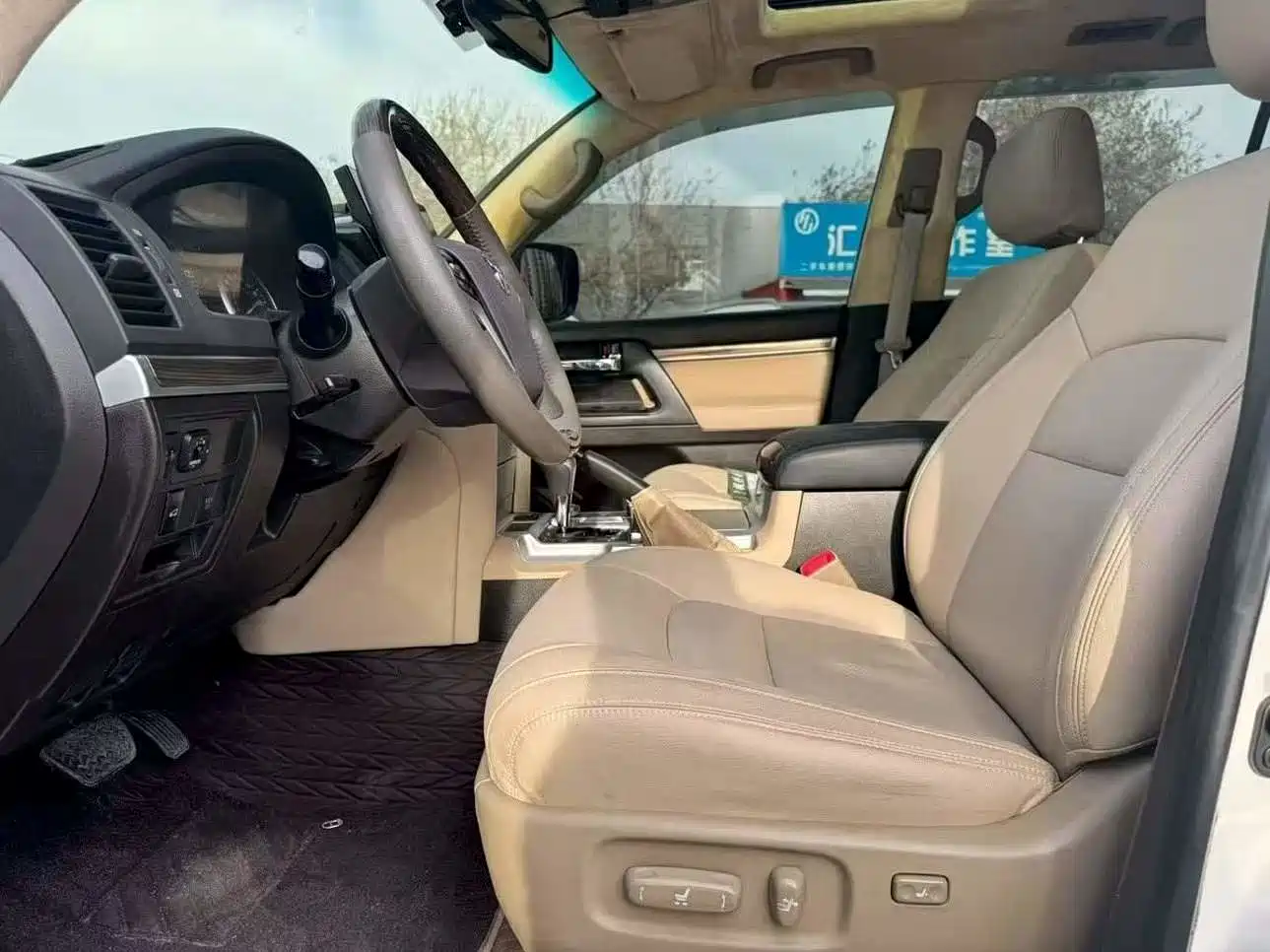 Toyota Land Cruiser 2012 4.0L Automatic VX фото 4