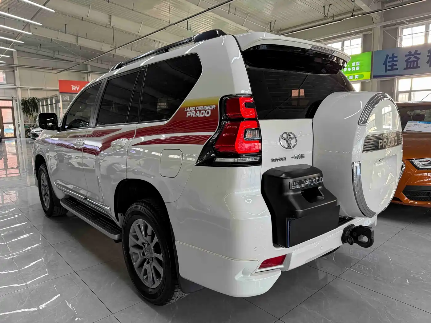 Toyota Prado 2019 3.5L Automatic TX-L Zunxiang Edition with Rear-mounted Spare Tire фото 6