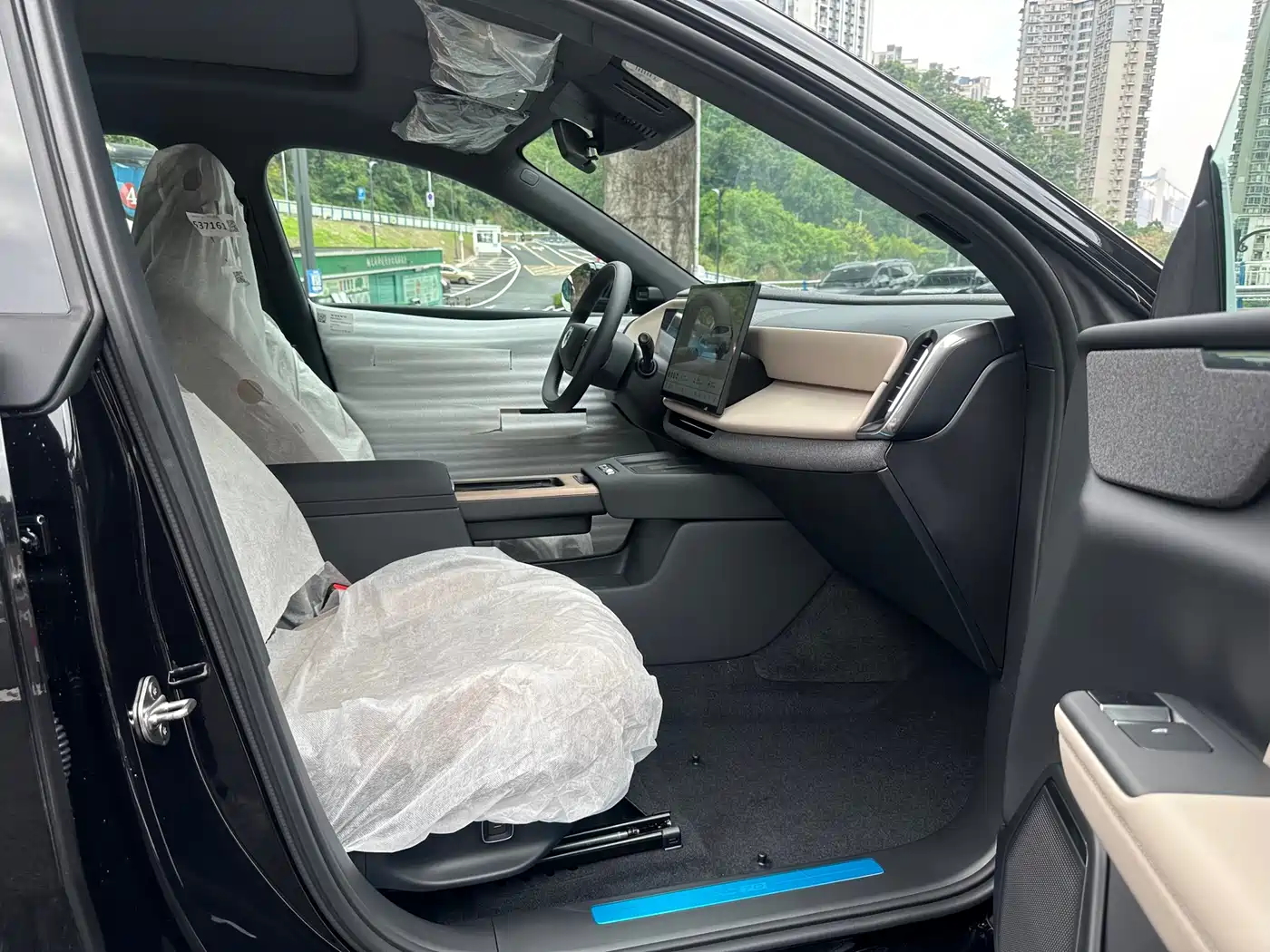 VOLVO XC70 PLUG-IN HYBRID