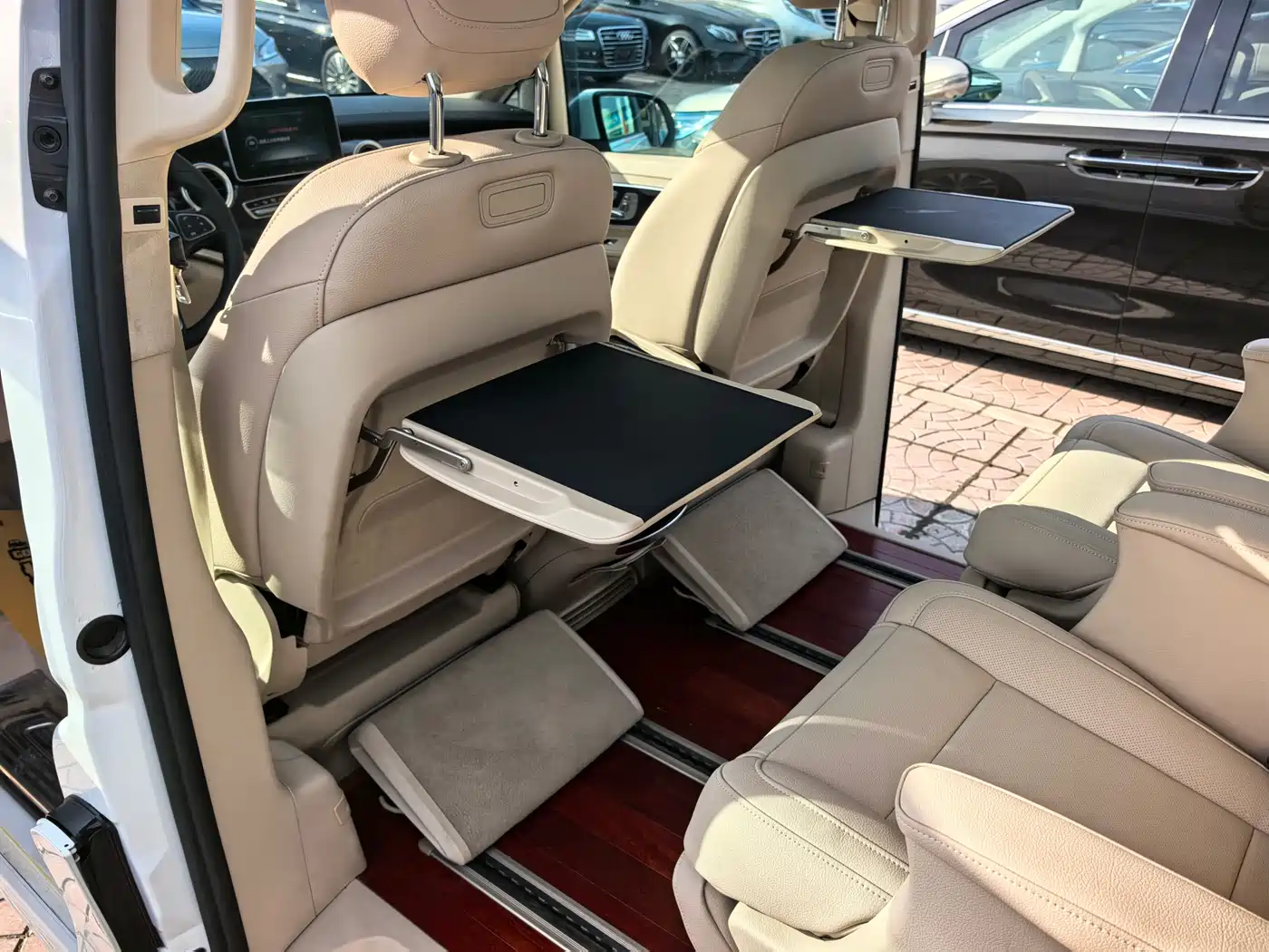 Mercedes-Benz V-Class 2016 V 260 L Premium Long фото 4