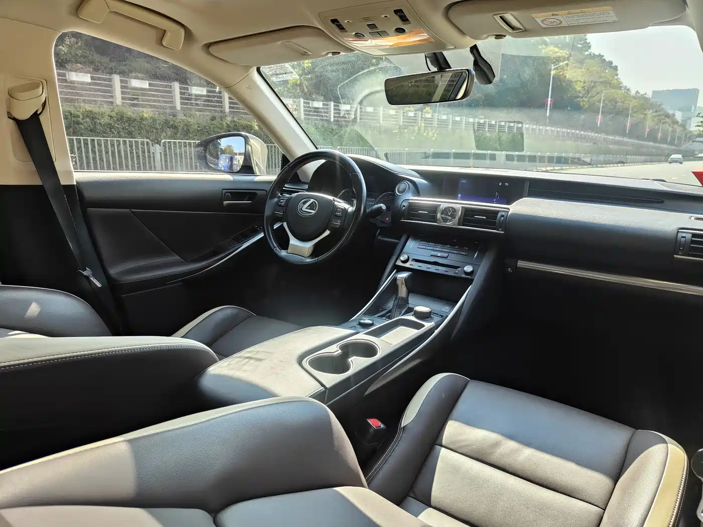 Lexus IS 2017 300 Fashion Edition фото 13