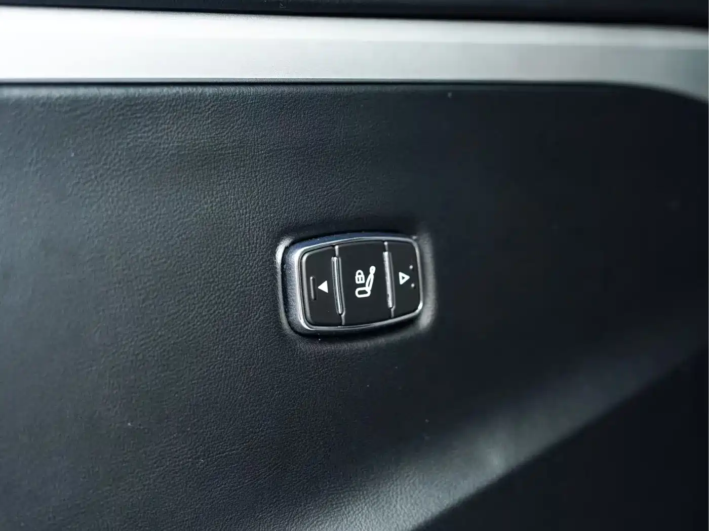 Toyota Granvia 2023 2.5L Hybrid Flagship VIP Edition фото 16