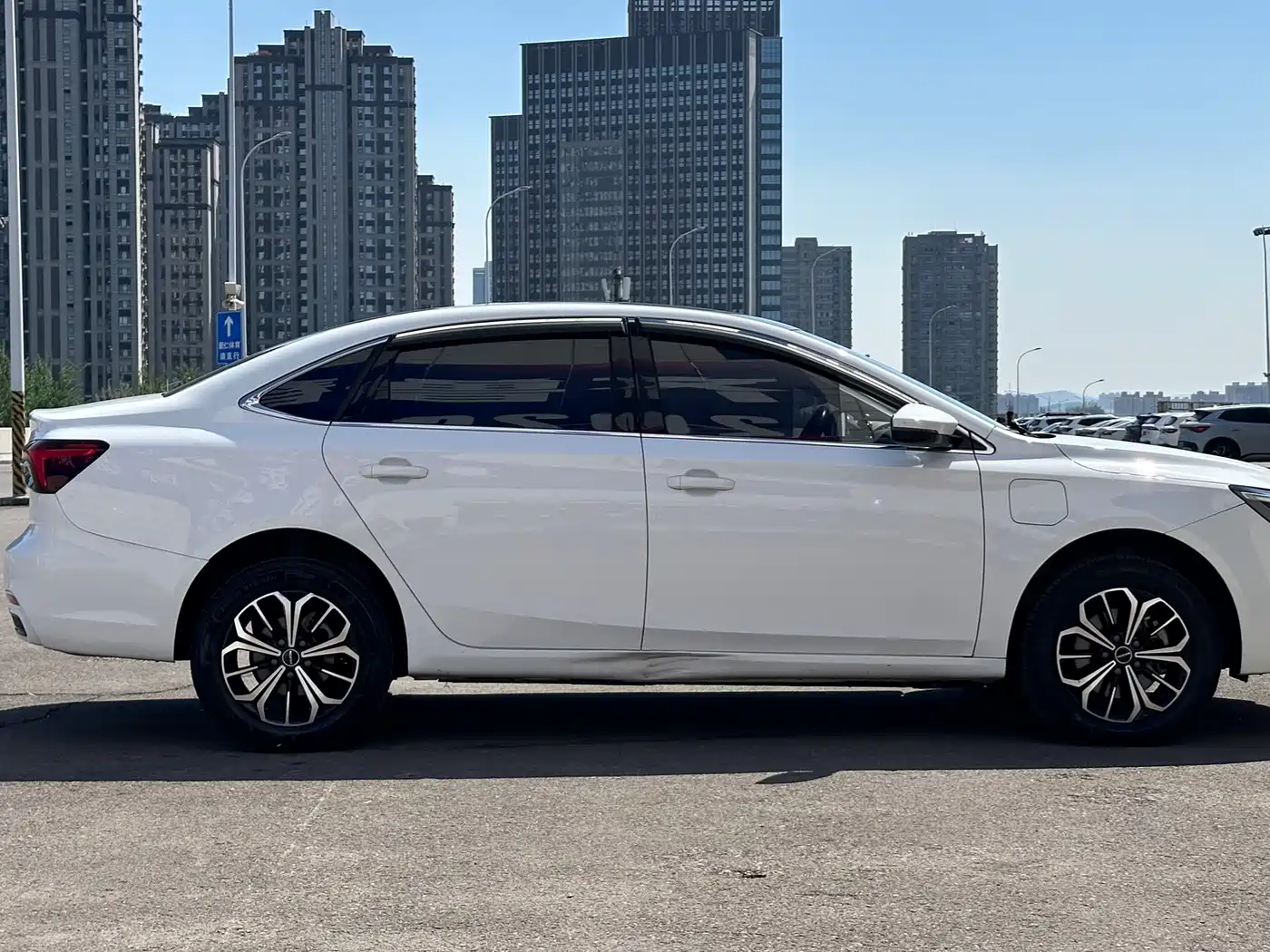 ROEWE I6 MAX NEW ENERGY