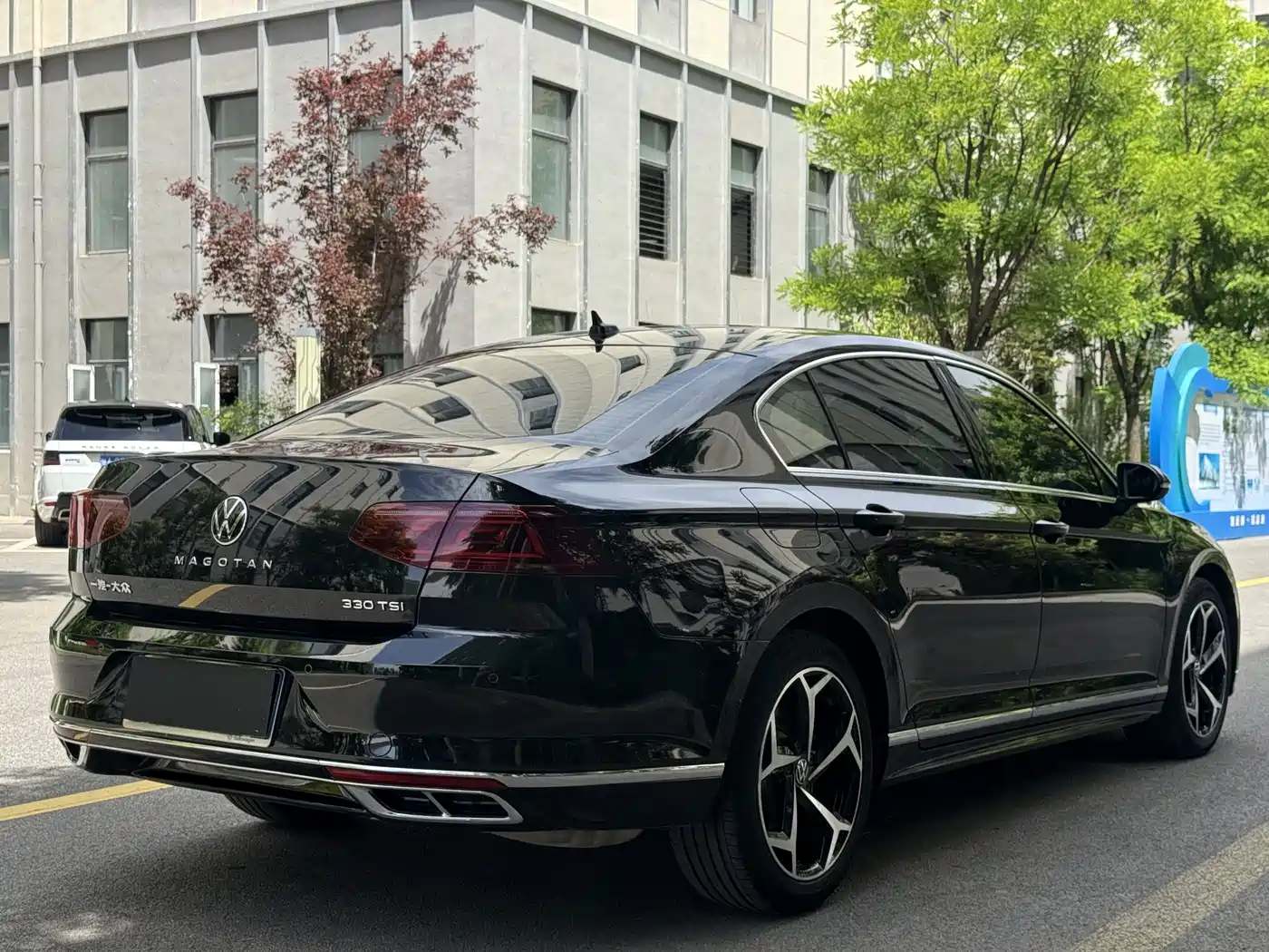 Volkswagen Magotan 2023 2 Million Units Anniversary Edition 330TSI DSG Leading Type фото 10