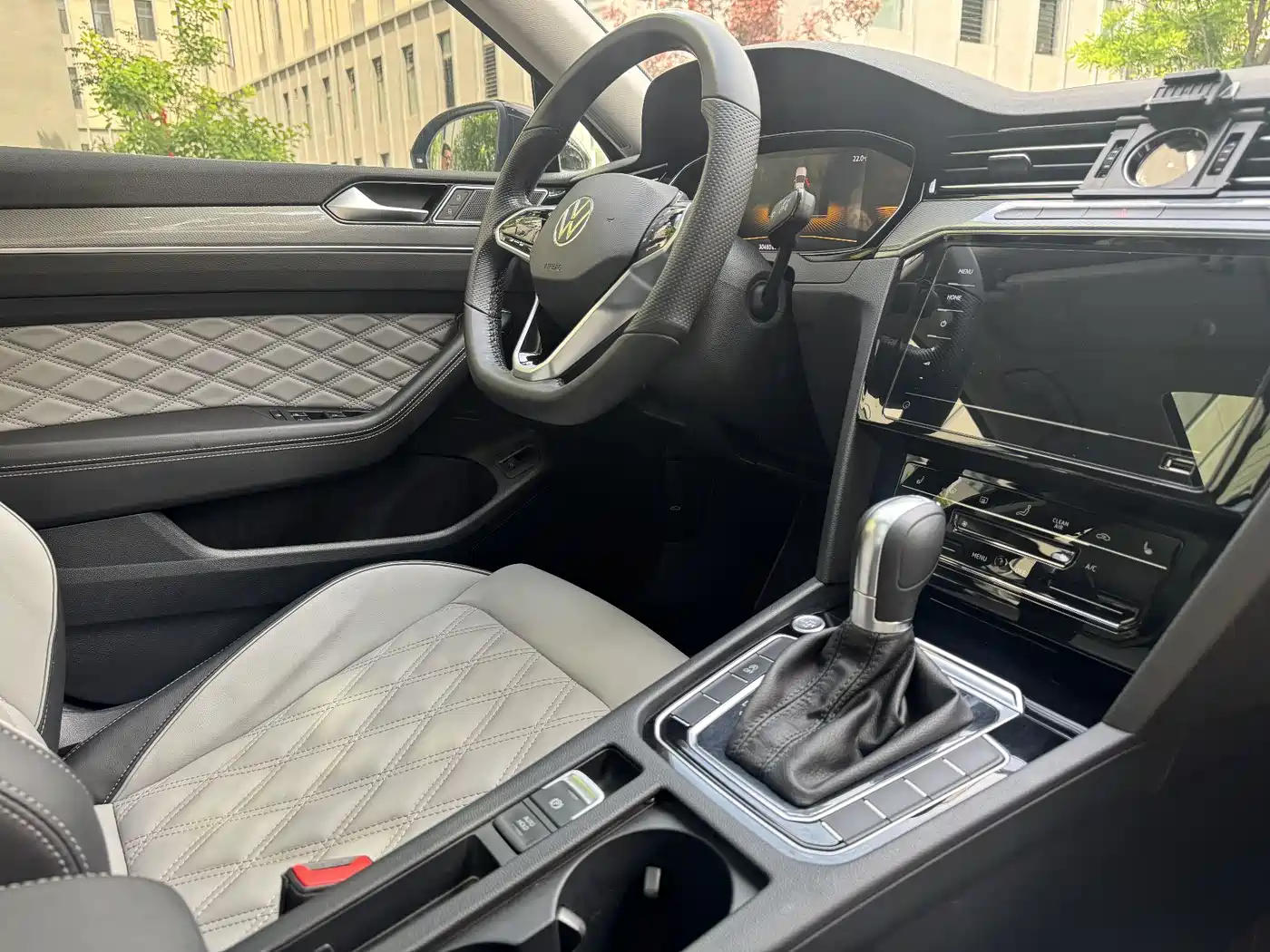 Volkswagen Magotan 2023 2 Million Units Anniversary Edition 330TSI DSG Leading Type фото 5
