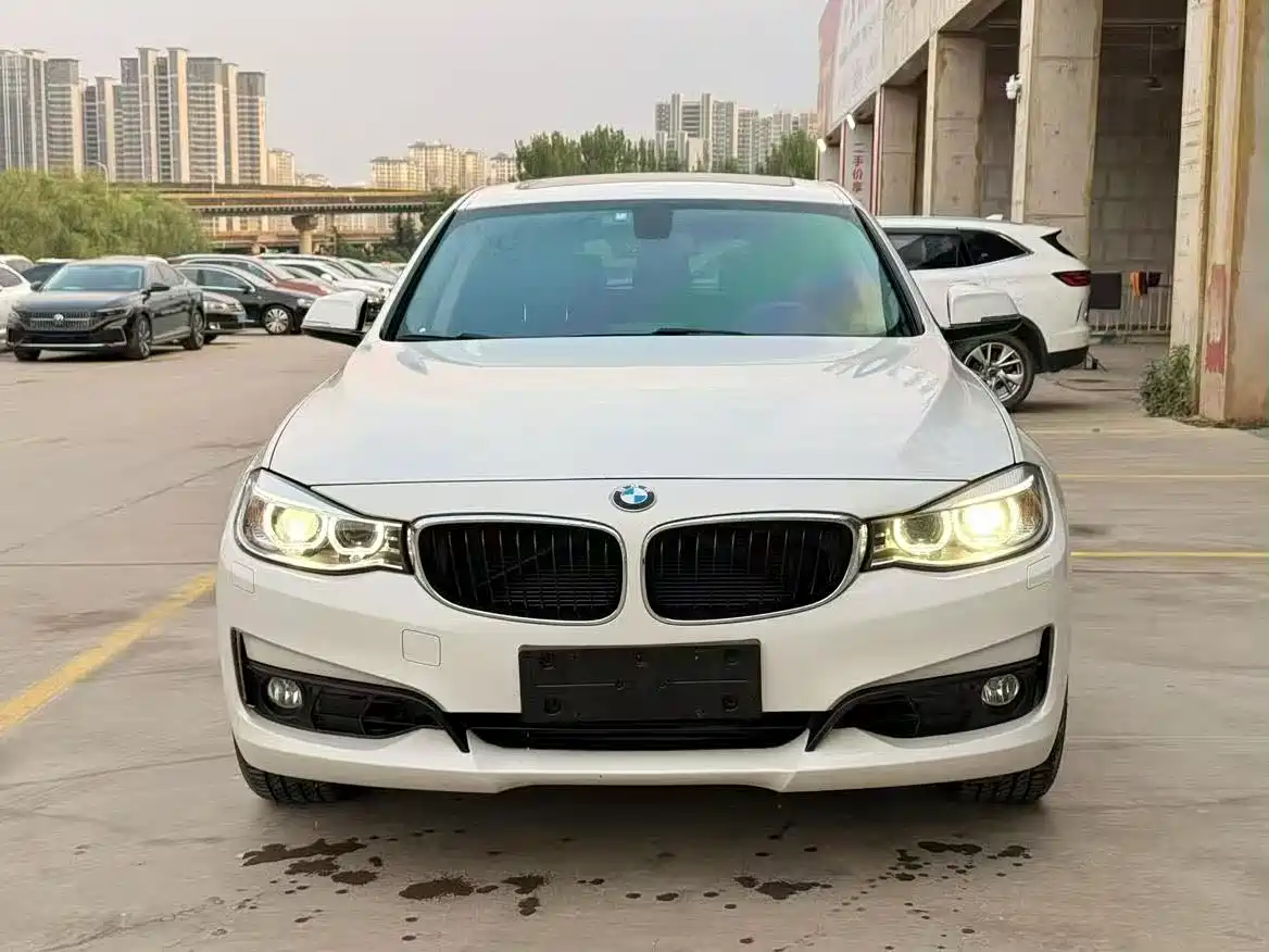 BMW 3 Series GT 2013 Model 320i Leading фото 2