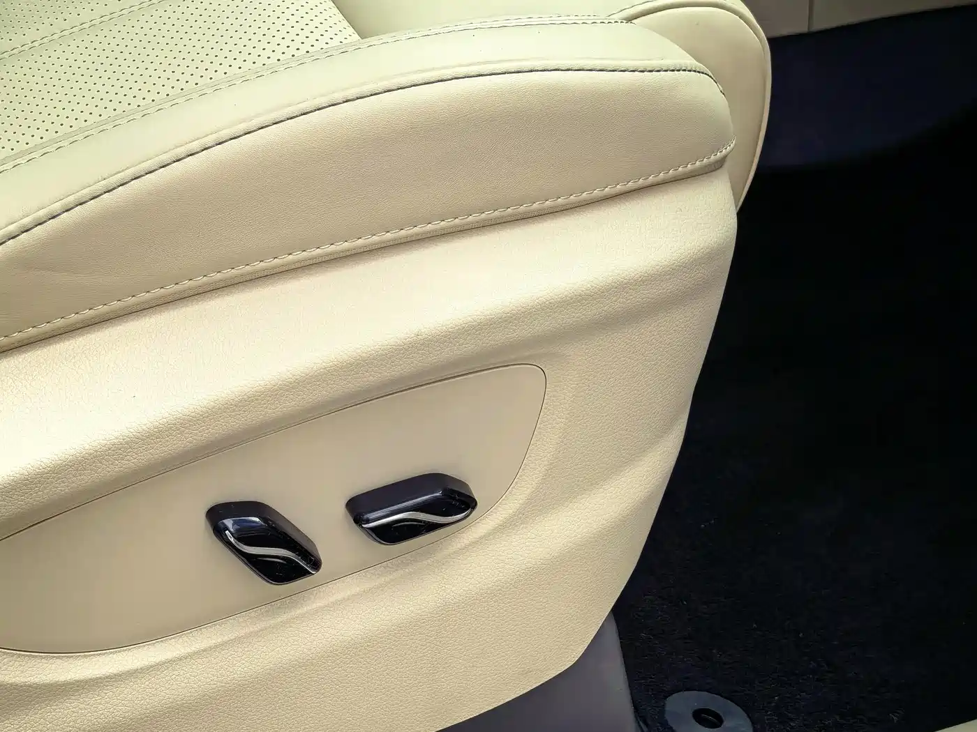 Voyah Auto Voyah Dreamer 2024 PHEV Extended Range Premium Edition фото 20