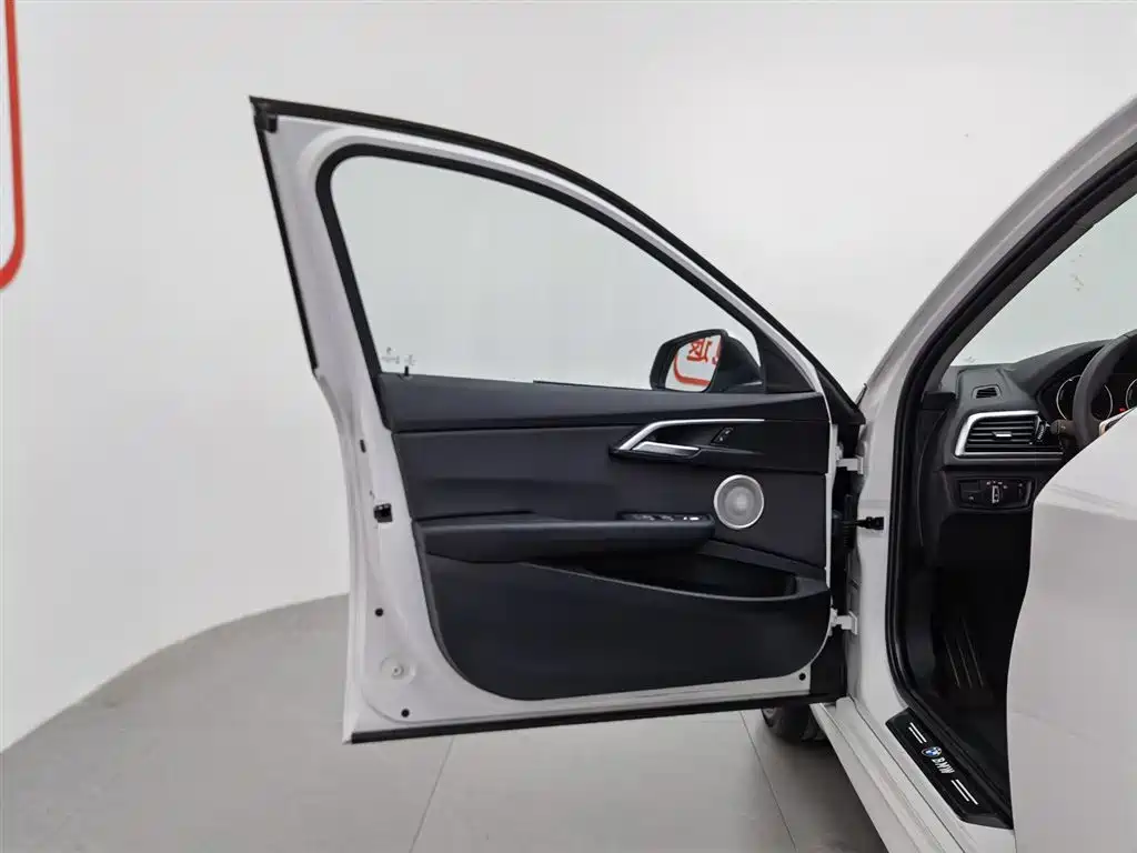 BMW 1 Series 2022 120i M Sport фото 8