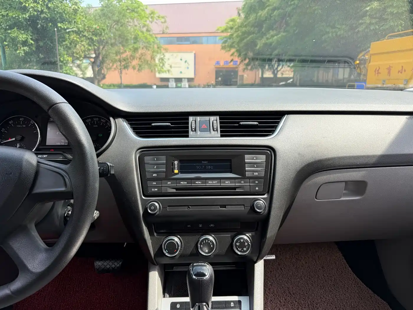 Škoda Octavia 2015 1.6L Automatic逸杰版 фото 14