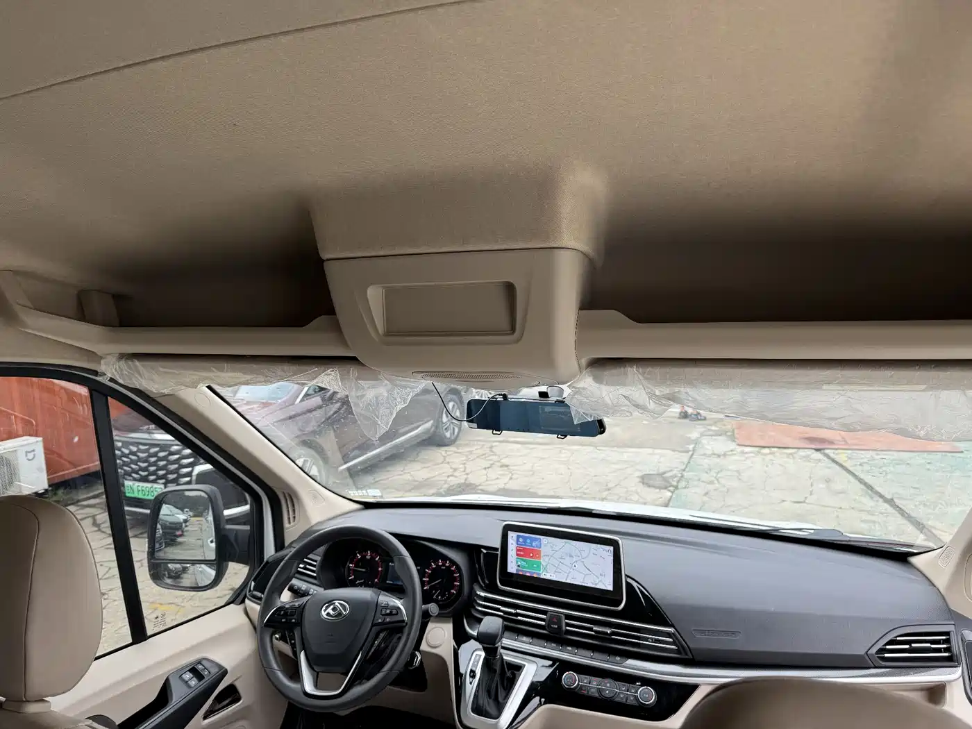 SAIC Maxus Xintu V90 2024 Zhida Commercial Version 2.0T Automatic RWD Long Wheelbase High Roof Single Rear Tire 9-Seater фото 12