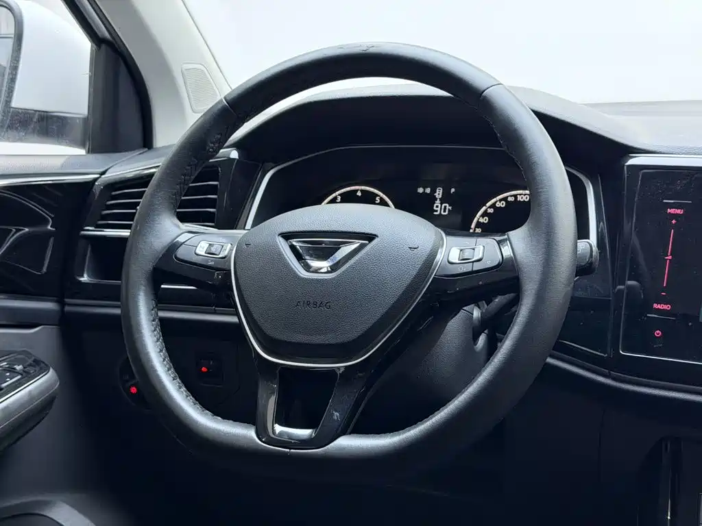 Photo 8 - Jetta VS5