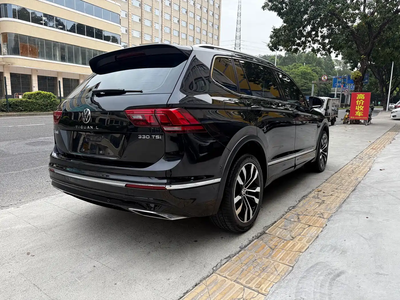 Volkswagen Tiguan L 2021 330TSI Automatic 2WD R-Line Premium фото 14