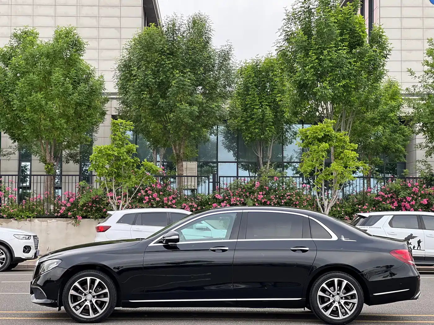Mercedes-Benz E-Class 2016 E 200 L фото 3