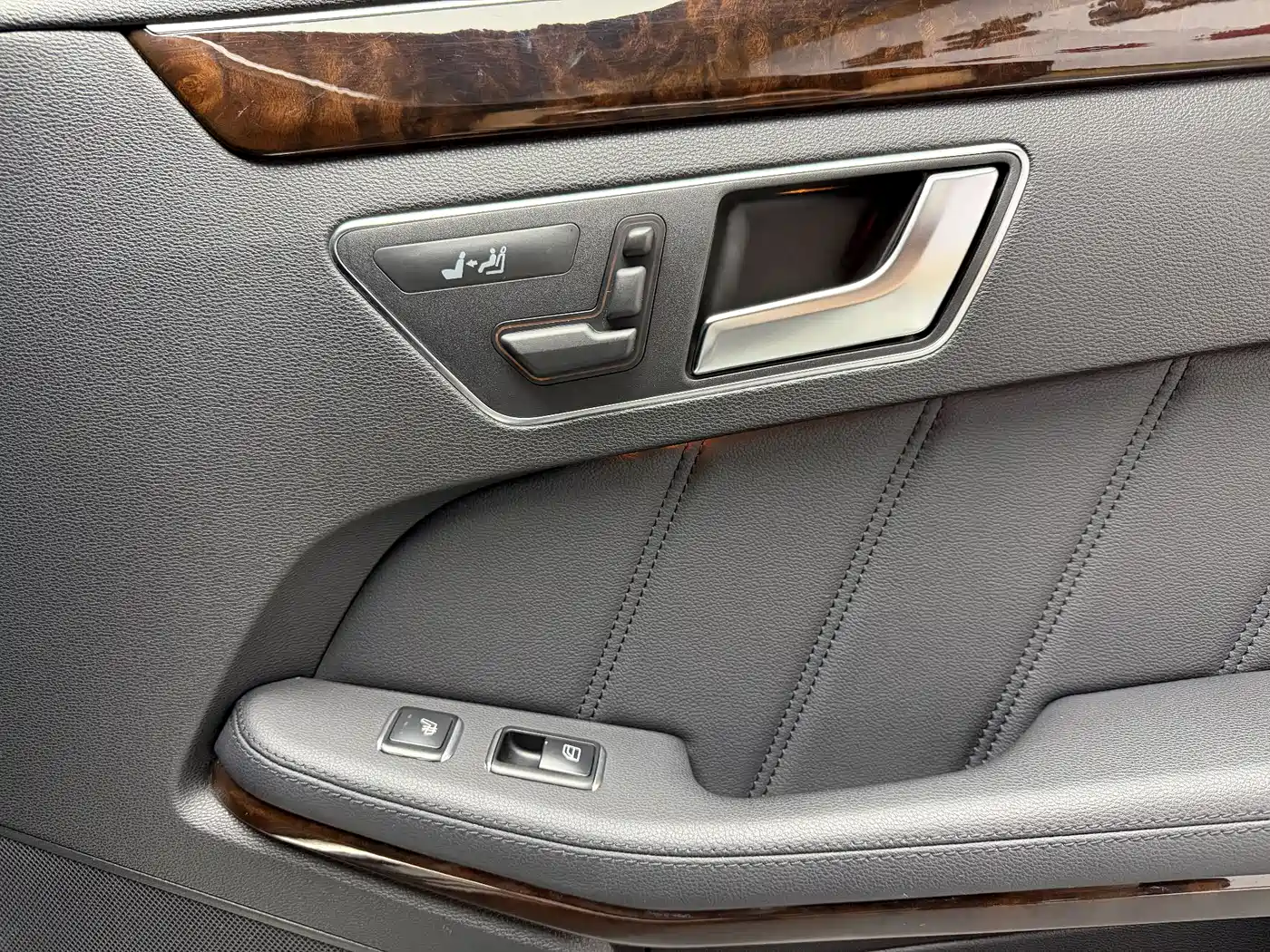 Mercedes-Benz E-Class 2012 E 300 L Elegance Model фото 19