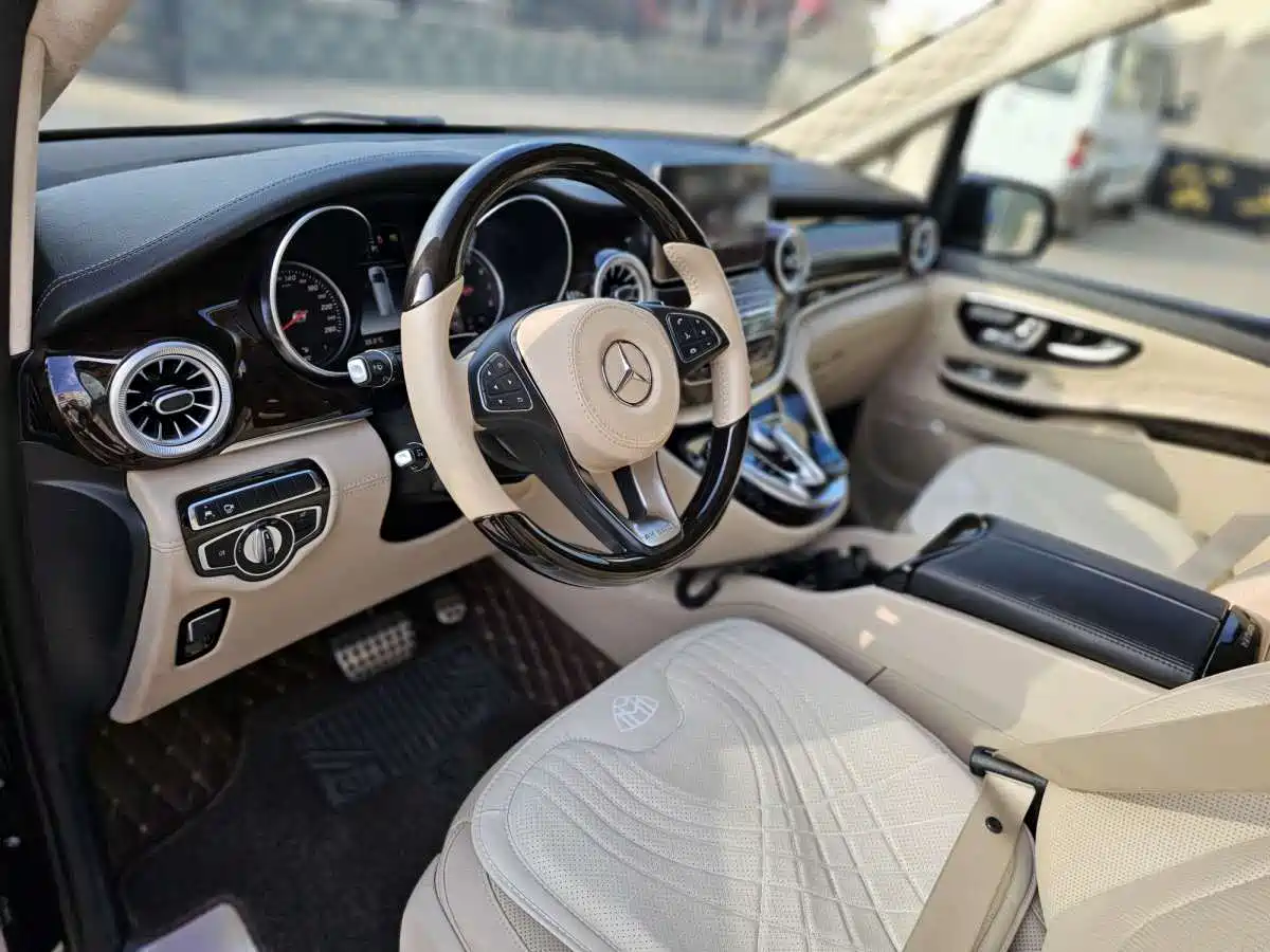 Mercedes-Benz V-Class 2018 V 260 L Premium Long Wheelbase Edition China VI фото 27