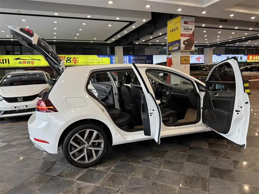 Volkswagen Golf 2018 230TSI Automatic Luxury фото 30
