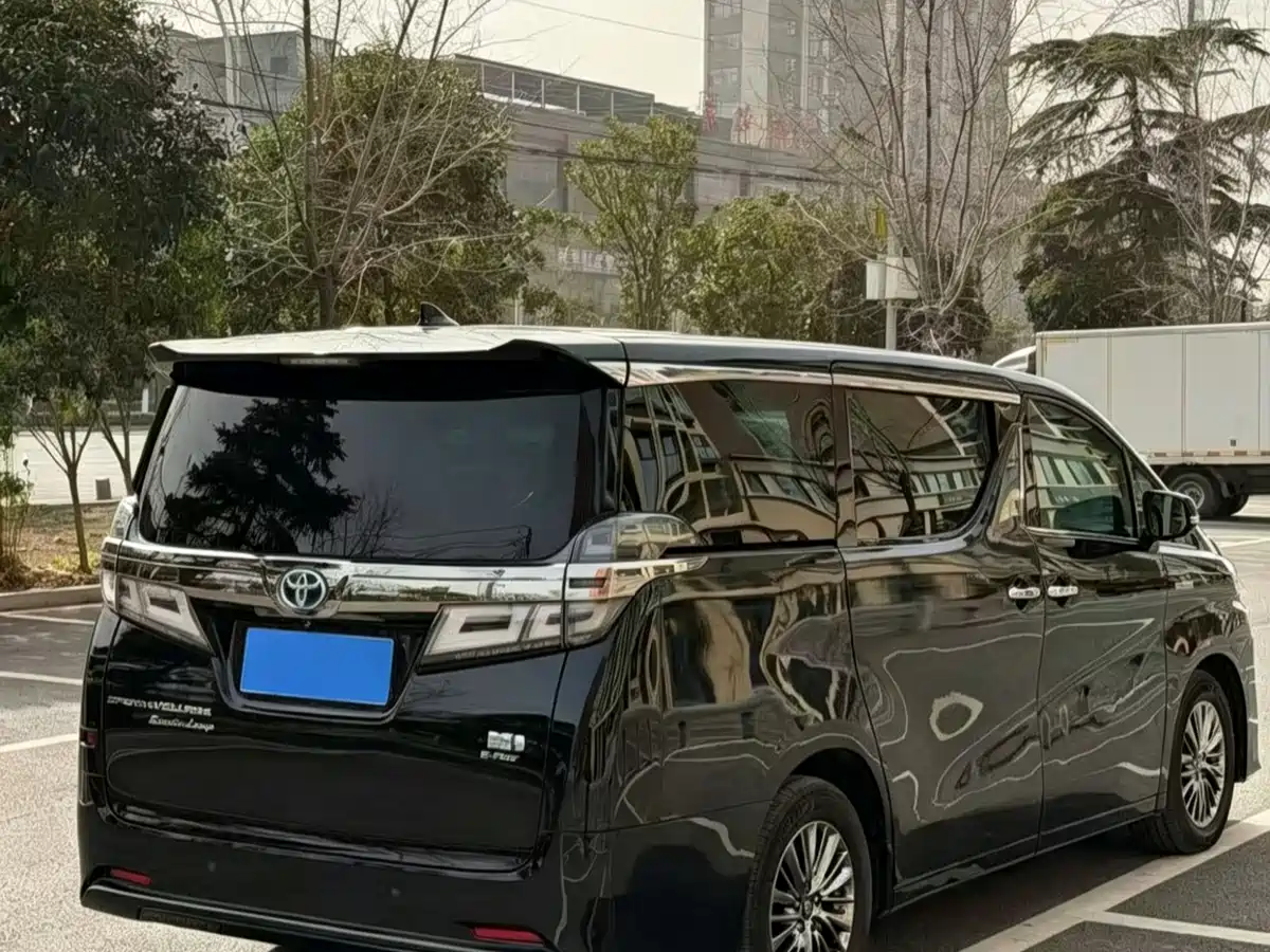 Toyota Vellfire 2021 Crown Hybrid 2.5L HV Premium Edition фото 3